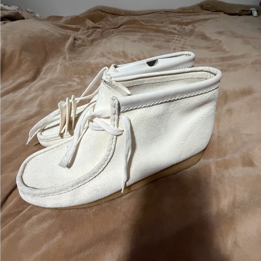 Clarks Men’s Cream Wallabee Moccasins 11M NWT